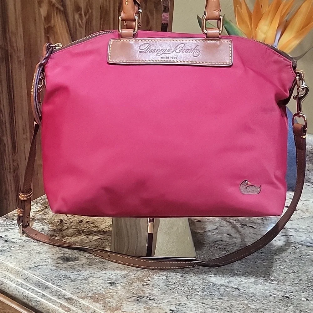 DOONEY & BOURKE RED NYLON SATCHEL TOTE - Picture 2 of 12